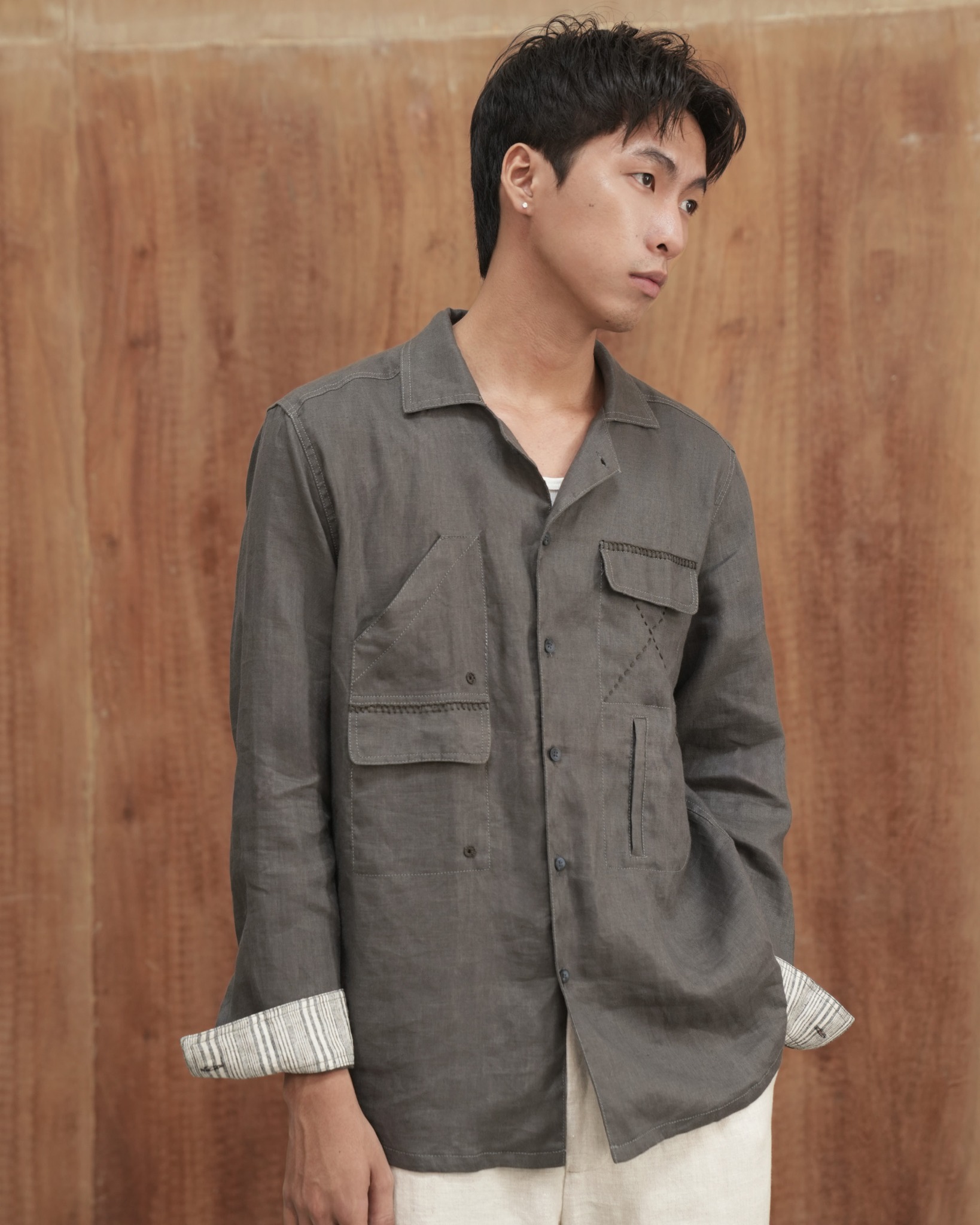 Thông - Hand Embroidery Pocket Patched Linen Shirt 