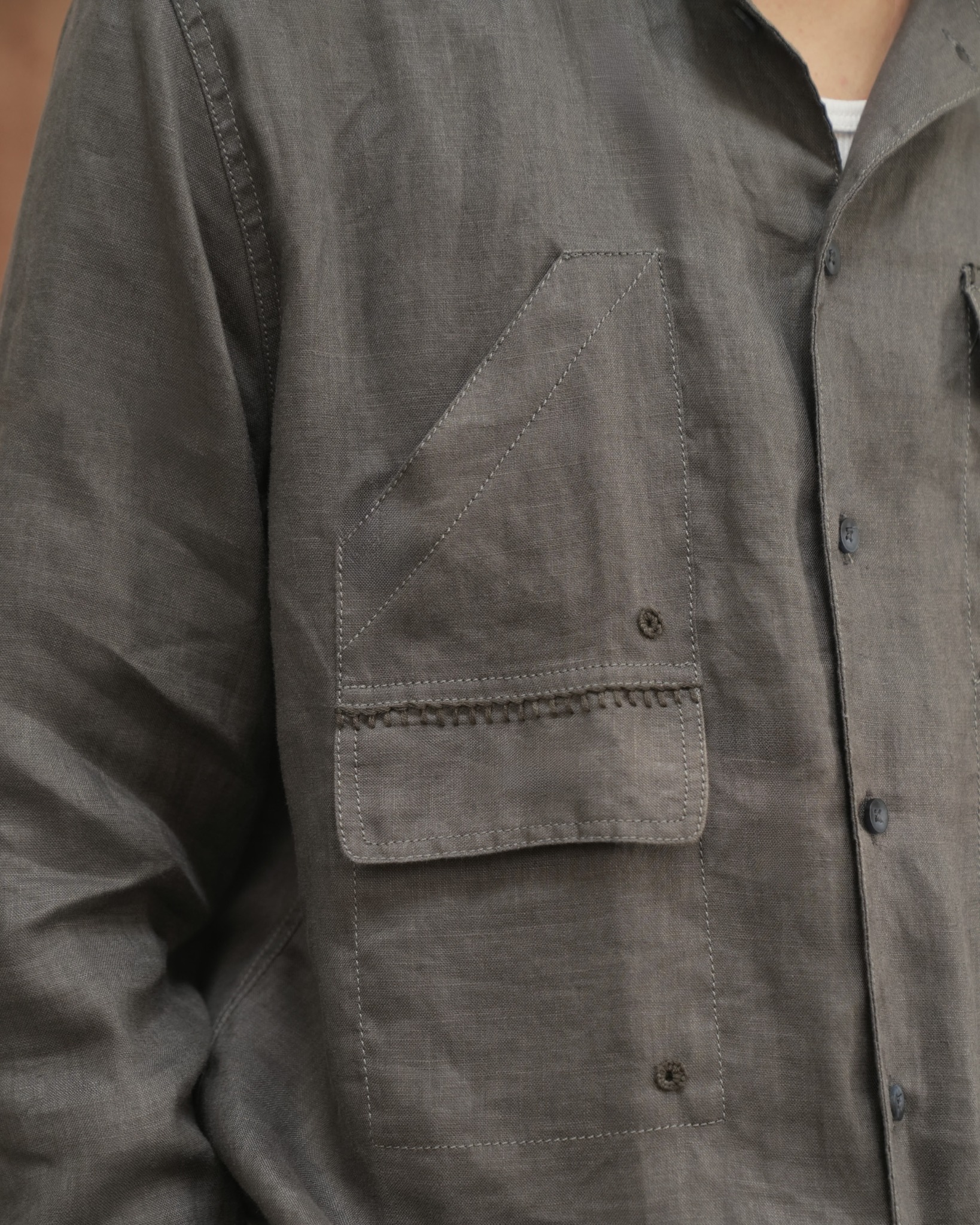 Thng - Hand Embroidery Pocket Patched Linen Shirt