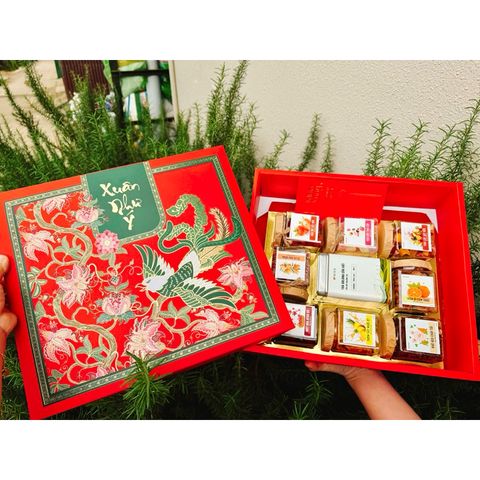 Quà Tết 2025 - Set Quà hộp vuông 9 món Xuân Như Ý [tuỳ chọn đủ 9 món mứt - Trà có sẵn] | Đặc sản Đà Lạt