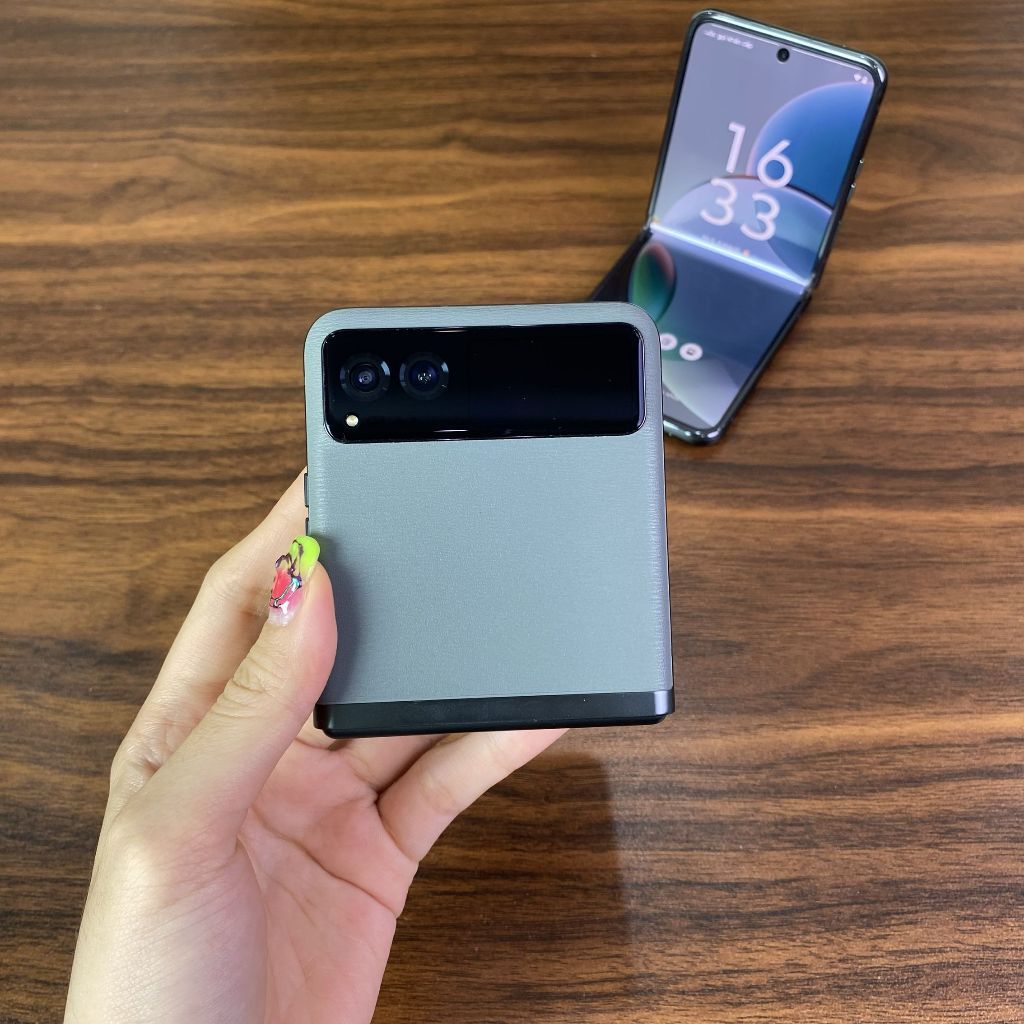 Điện thoại Motorola Razr 40 5G (2023) - Snapdragon 7 Gen 1 màn gập AMOLED 144Hz