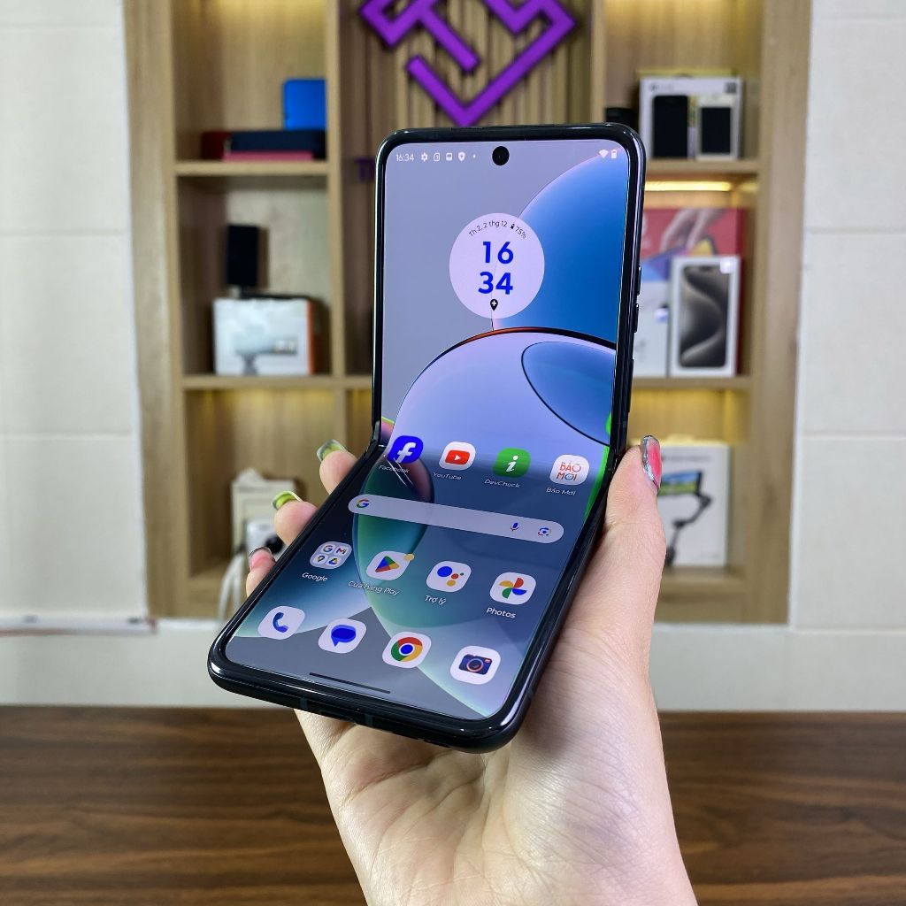Điện thoại Motorola Razr 40 5G (2023) - Snapdragon 7 Gen 1 màn gập AMOLED 144Hz
