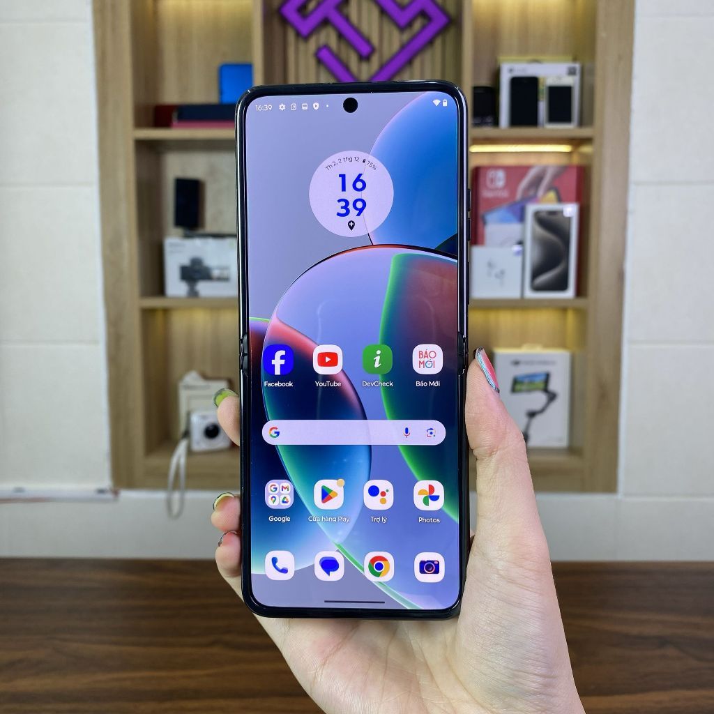 Điện thoại Motorola Razr 40 5G (2023) - Snapdragon 7 Gen 1 màn gập AMOLED 144Hz
