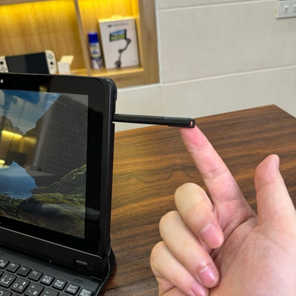 Máy tính bảng Fujitsu ARROWS Tab Q508 chạy Window10 tặng kèm bút - intel Atom X7 Z8700 ram 4G 128G
