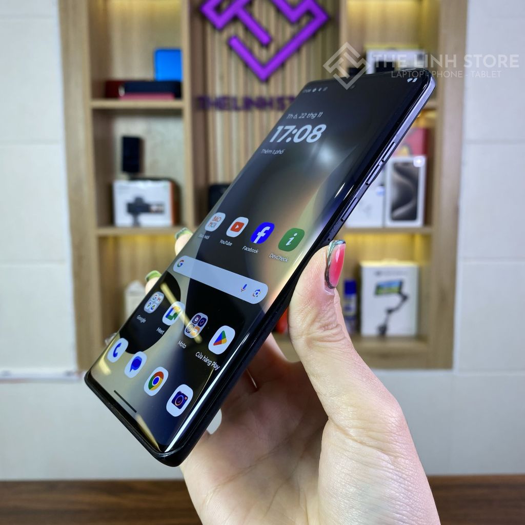 Điện thoại Motorola Moto EDGE (2024) XT2405 - Snapdragon 7s Gen 2 màn P-OLED 144Hz