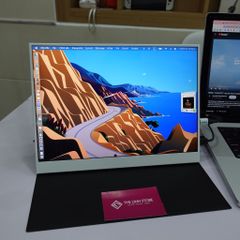Màn hình di động 13.5 inch 2.2K (2256x1504p) 100%sRGB TypeC ThunderBolt - tỉ lệ 3:2 chuẩn của Surface Laptop