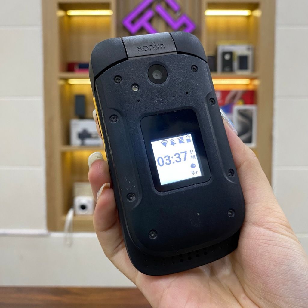 Điện thoại nắp gập Sonim XP3800 siêu bền, chống nước chống va đập