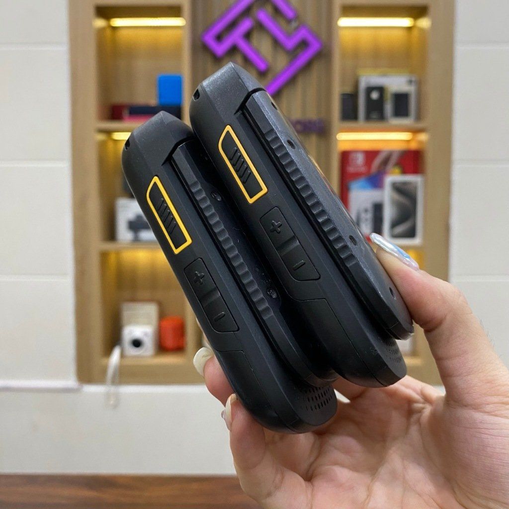 Điện thoại nắp gập Sonim XP3800 siêu bền, chống nước chống va đập