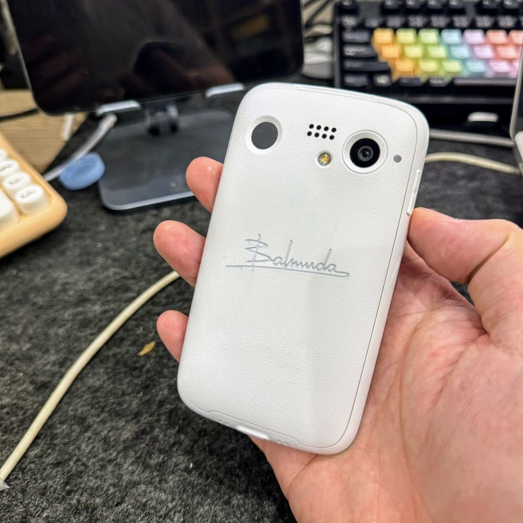 Điện thoại Balmuda Phone mini Ram 6G 128G - Snapdragon 765G 5G