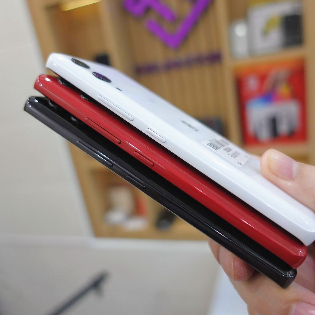 Điện thoại Rakuten Hand 5G 128G màn cong OLED 5.1 inch - Snapdragon 480 5G