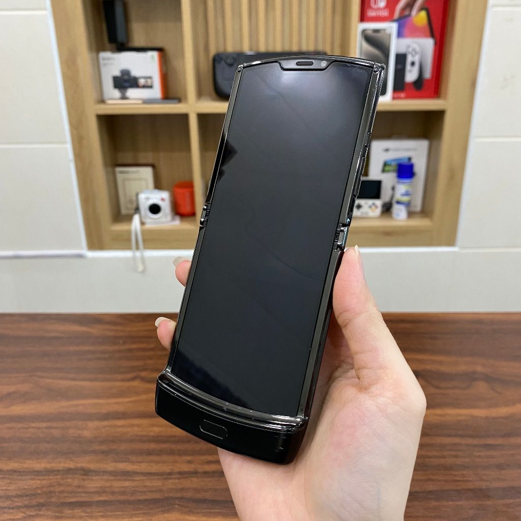 Điện thoại Motorola Razr 2019 XT2000 màn gập P-OLED - Ram 6G 128G dùng eSim