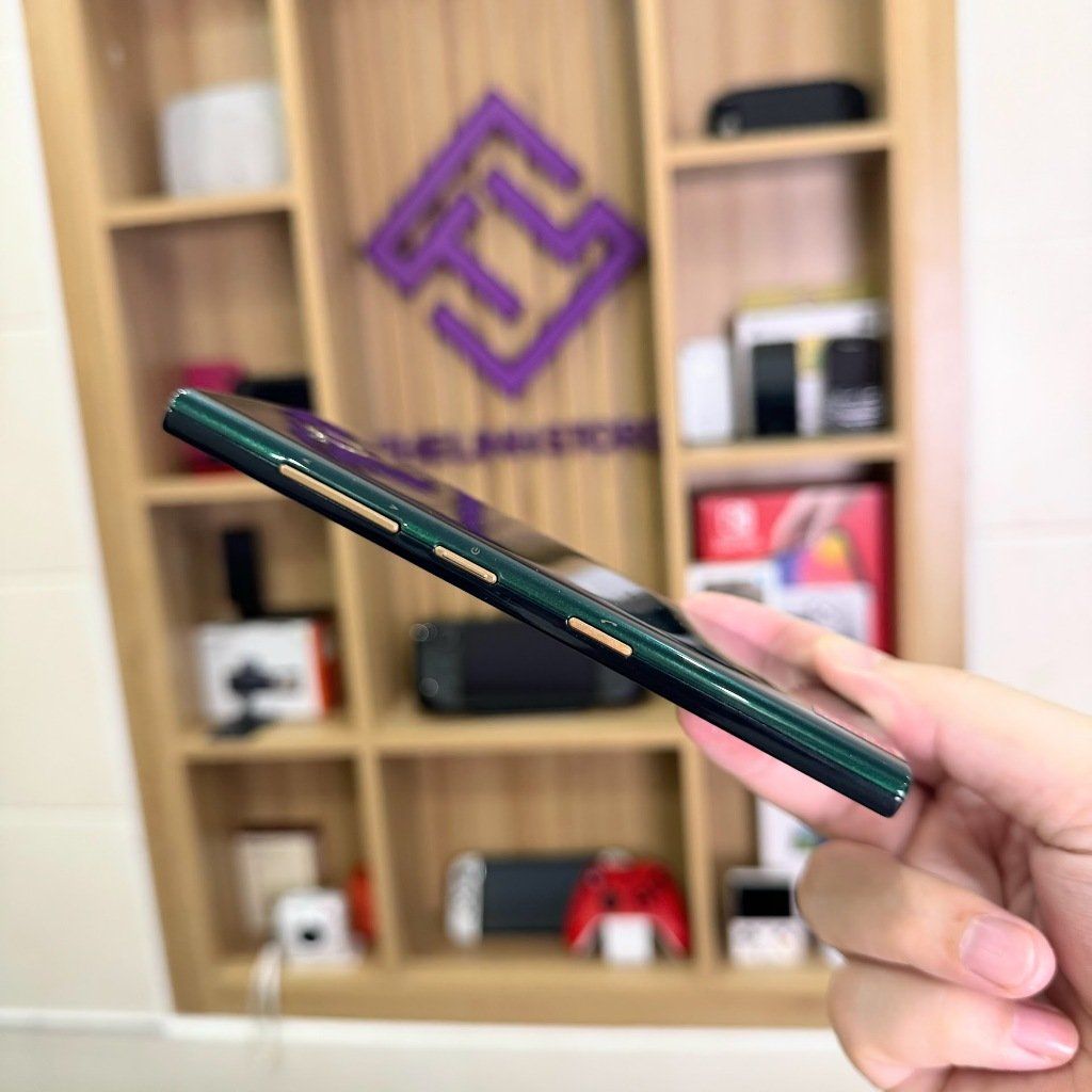 Điện thoại Kyocera Urbano V03 KYV38 màn 5 inch - Snapdragon 430