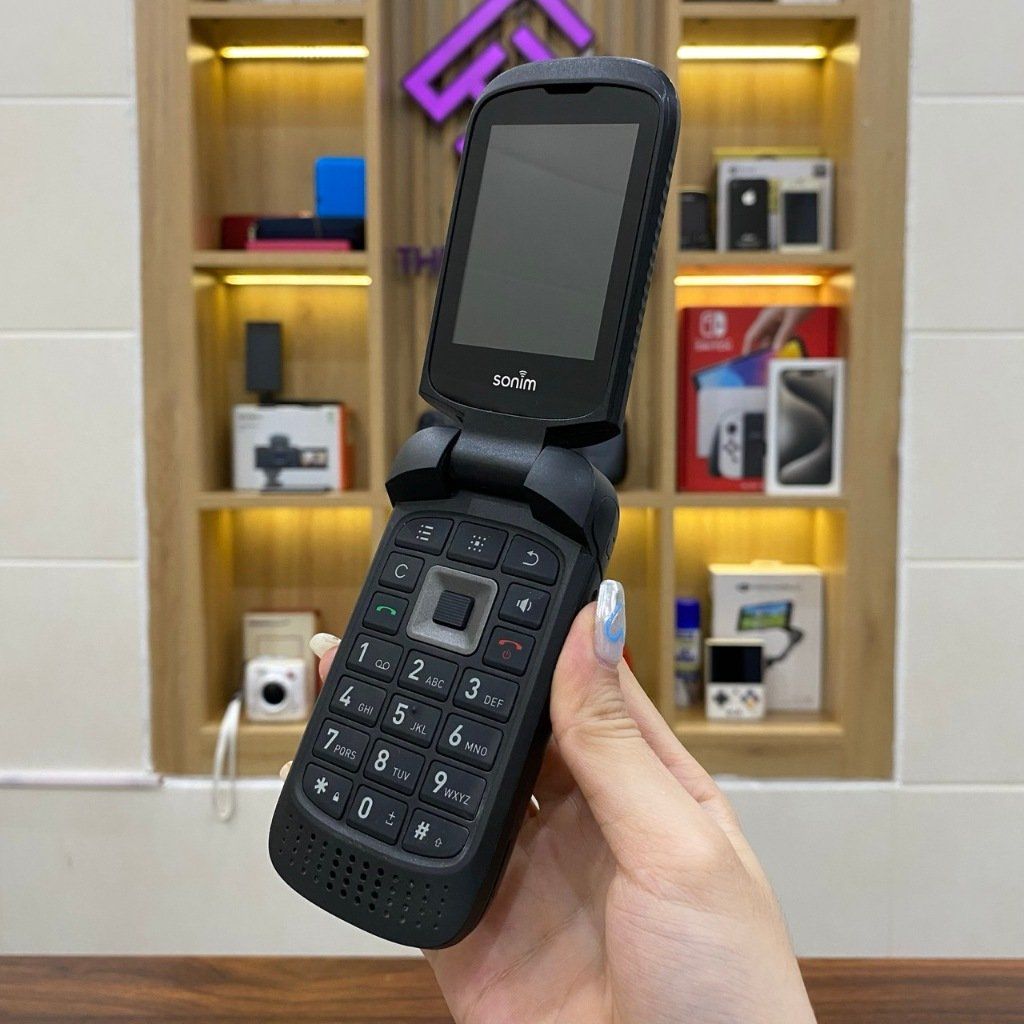 Điện thoại nắp gập Sonim XP3800 siêu bền, chống nước chống va đập