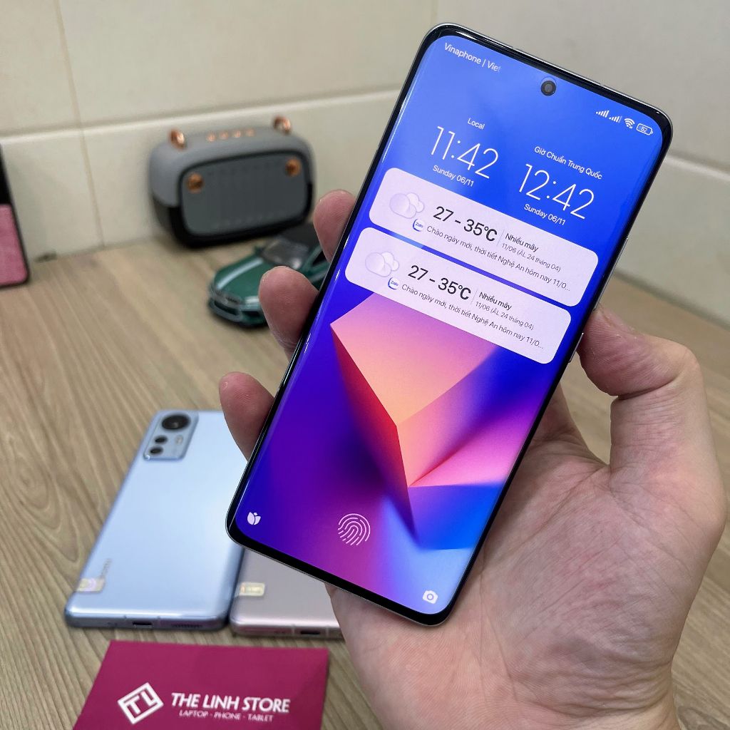 Điện thoại Xiaomi Mi 12 màn AMOLED 120Hz - Snap 8 Gen 1