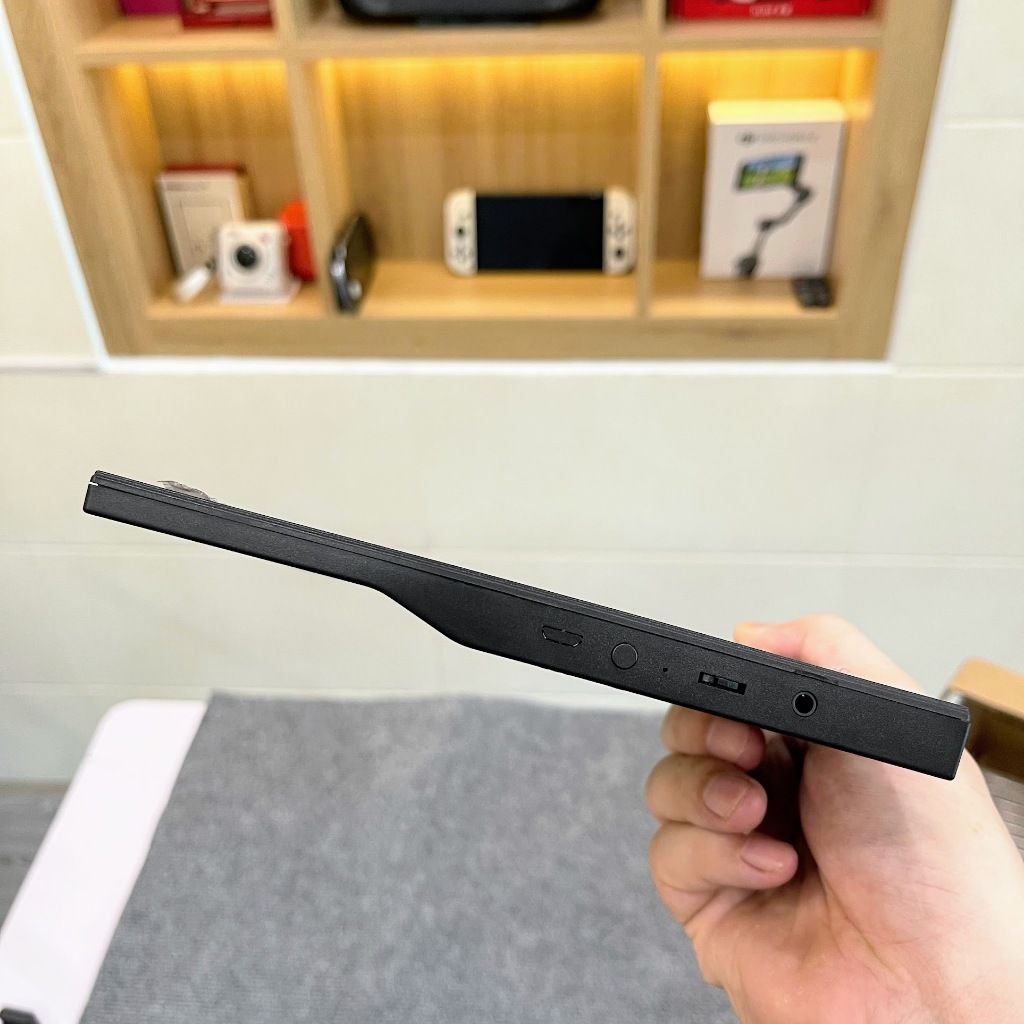 Màn hình di động 11 inch FullHD vỏ Polycarbonate mỏng nhẹ có Type-C ThunderBolt