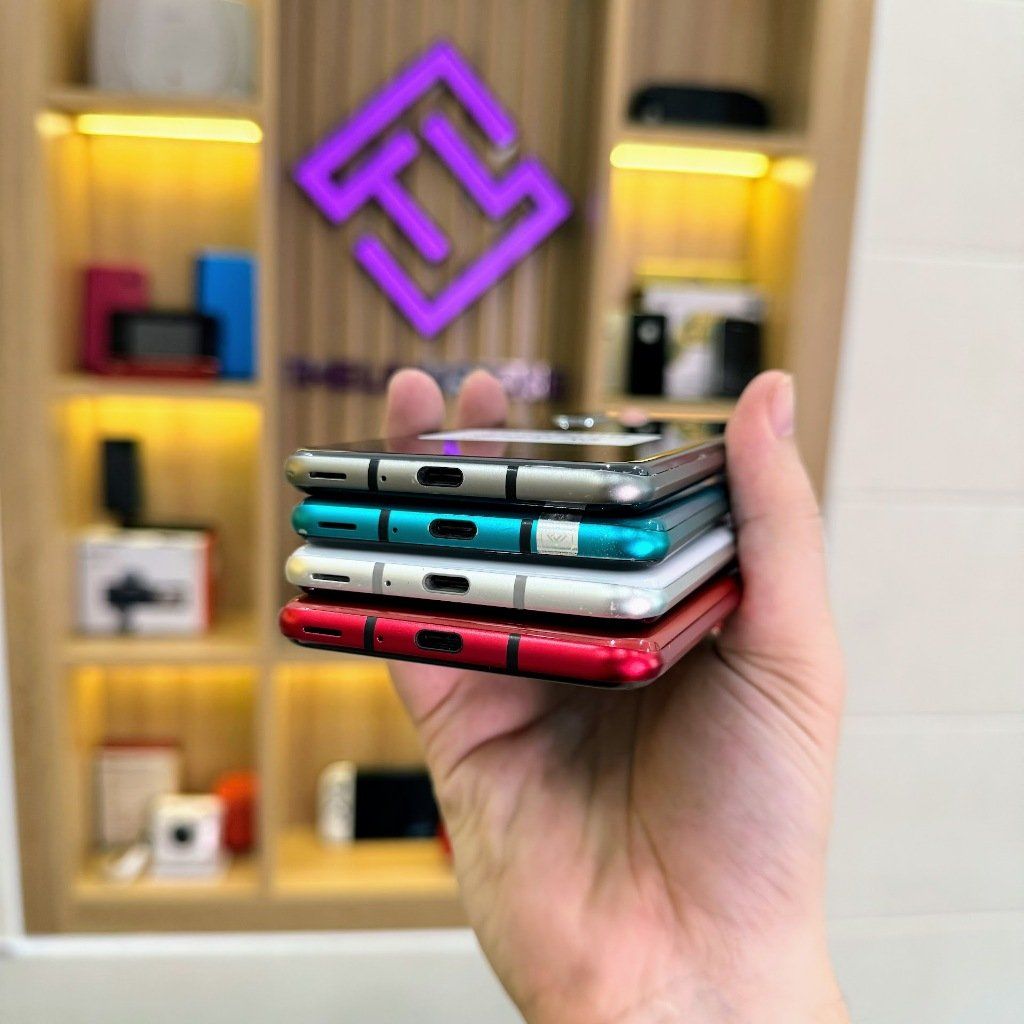 Điện thoại Sharp Aquos R3 màn 2K 120Hz - Snap 855 ram 6G 128G