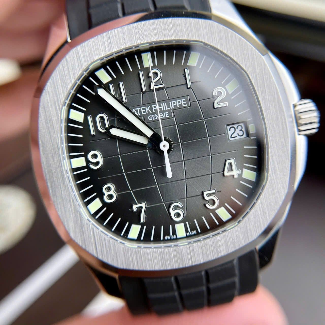 Patek Philippe Aquanaut 5167A-001 Rep 1:1 Chế Tác Vỏ Bạc Mặt Đen Dây Cao Su