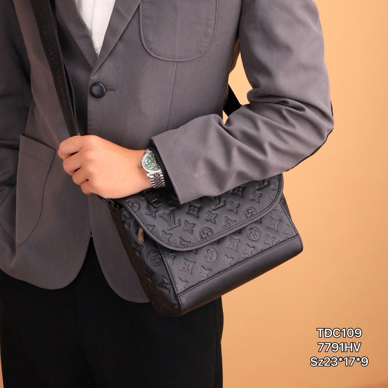 TĐC109 Túi Đeo Chéo Nam Louis Vuitton