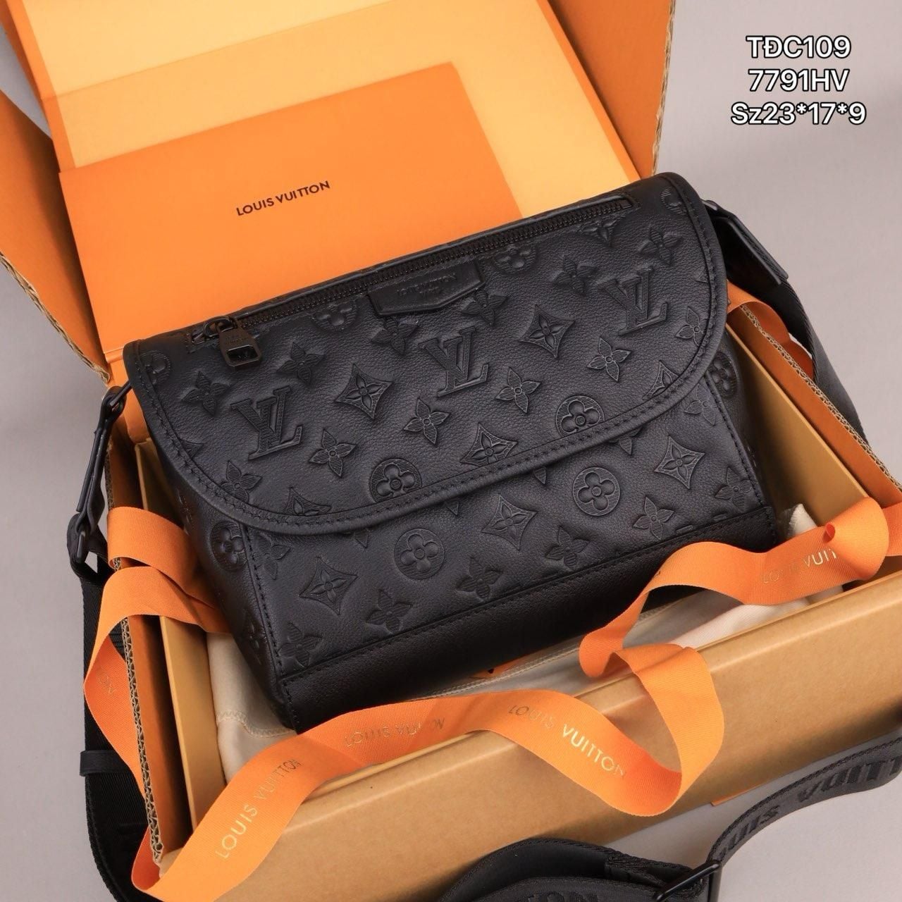 TĐC109 Túi Đeo Chéo Nam Louis Vuitton
