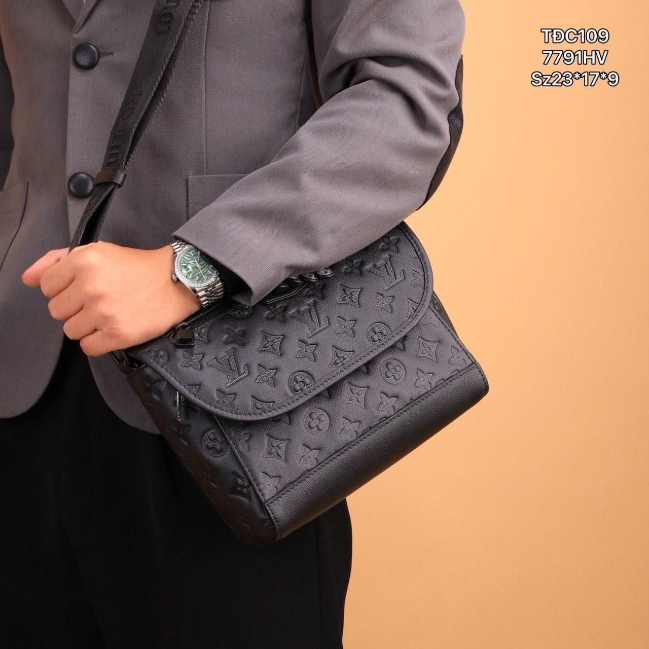 TĐC109 Túi Đeo Chéo Nam Louis Vuitton