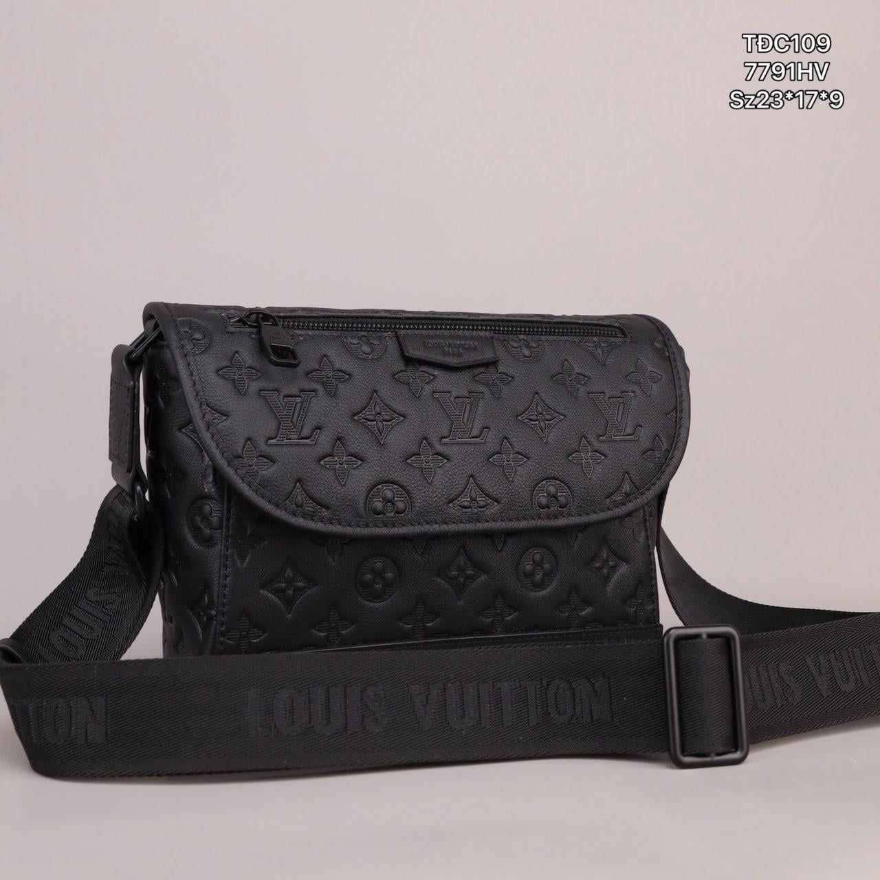 TĐC109 Túi Đeo Chéo Nam Louis Vuitton