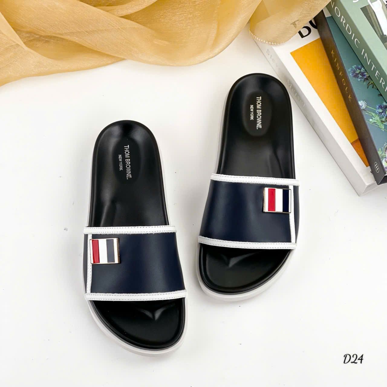 D24 Dép Nam Thom Browne