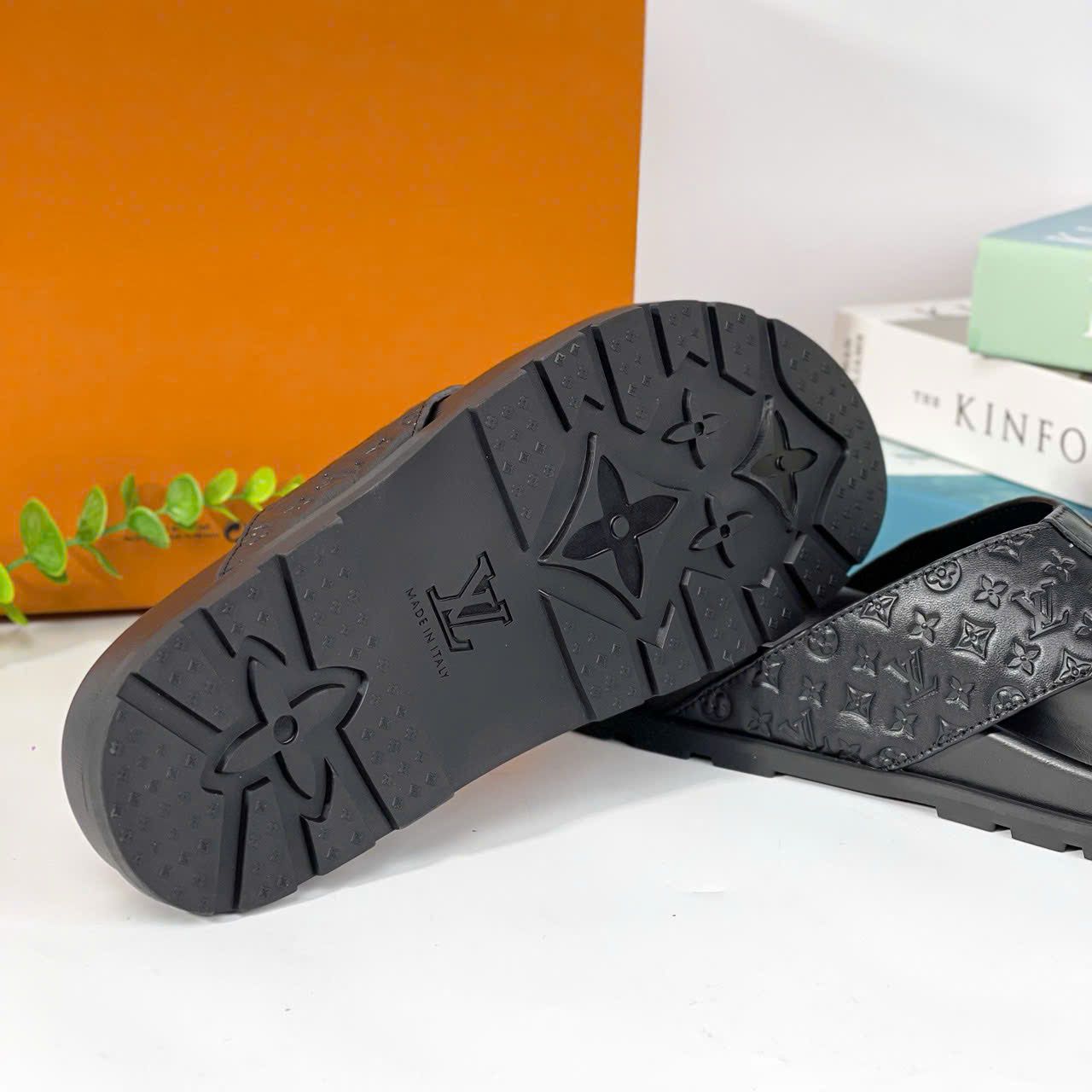 D46 Dép Nam Louis Vuitton