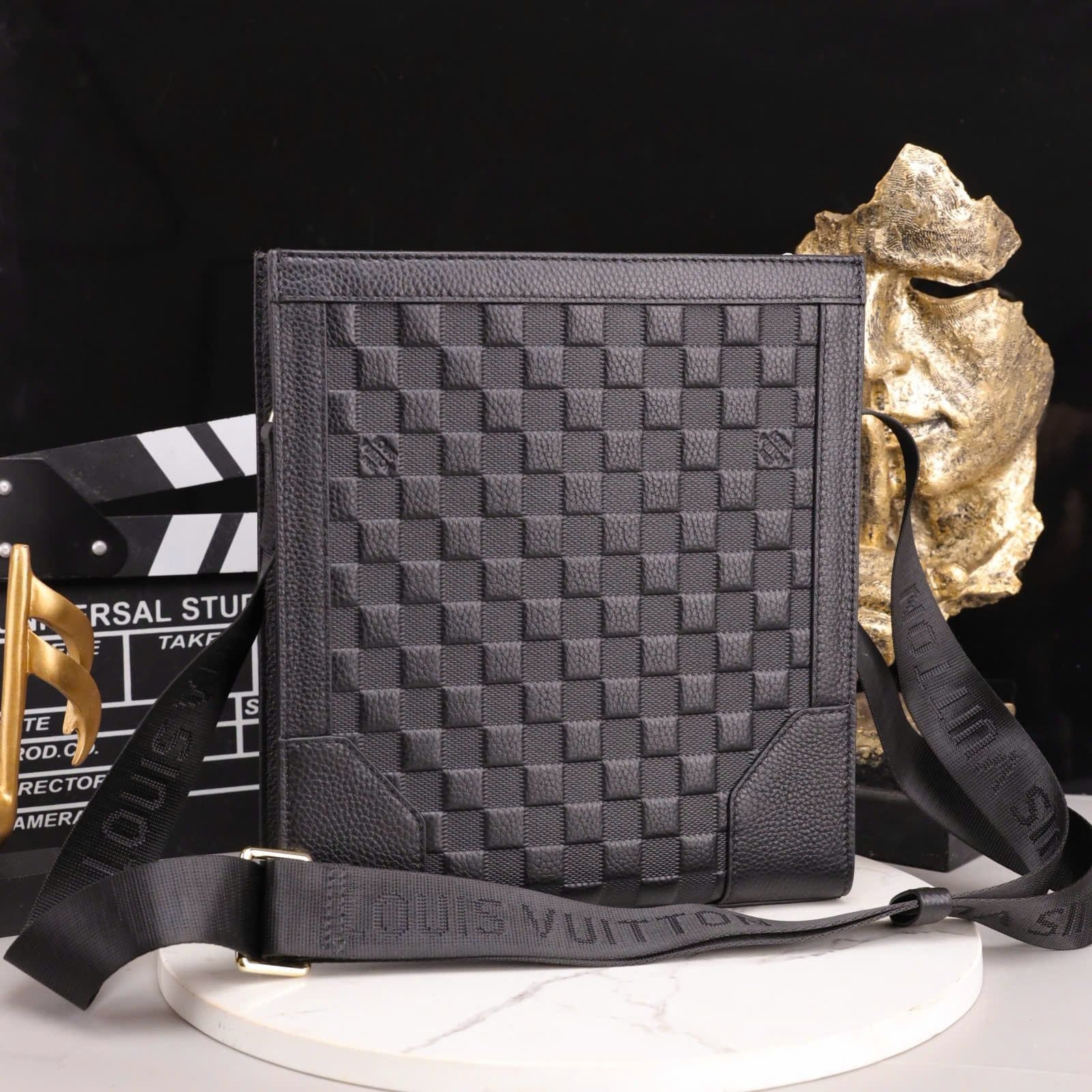 TĐC16 Túi Đeo Chéo Nam Louis Vuitton