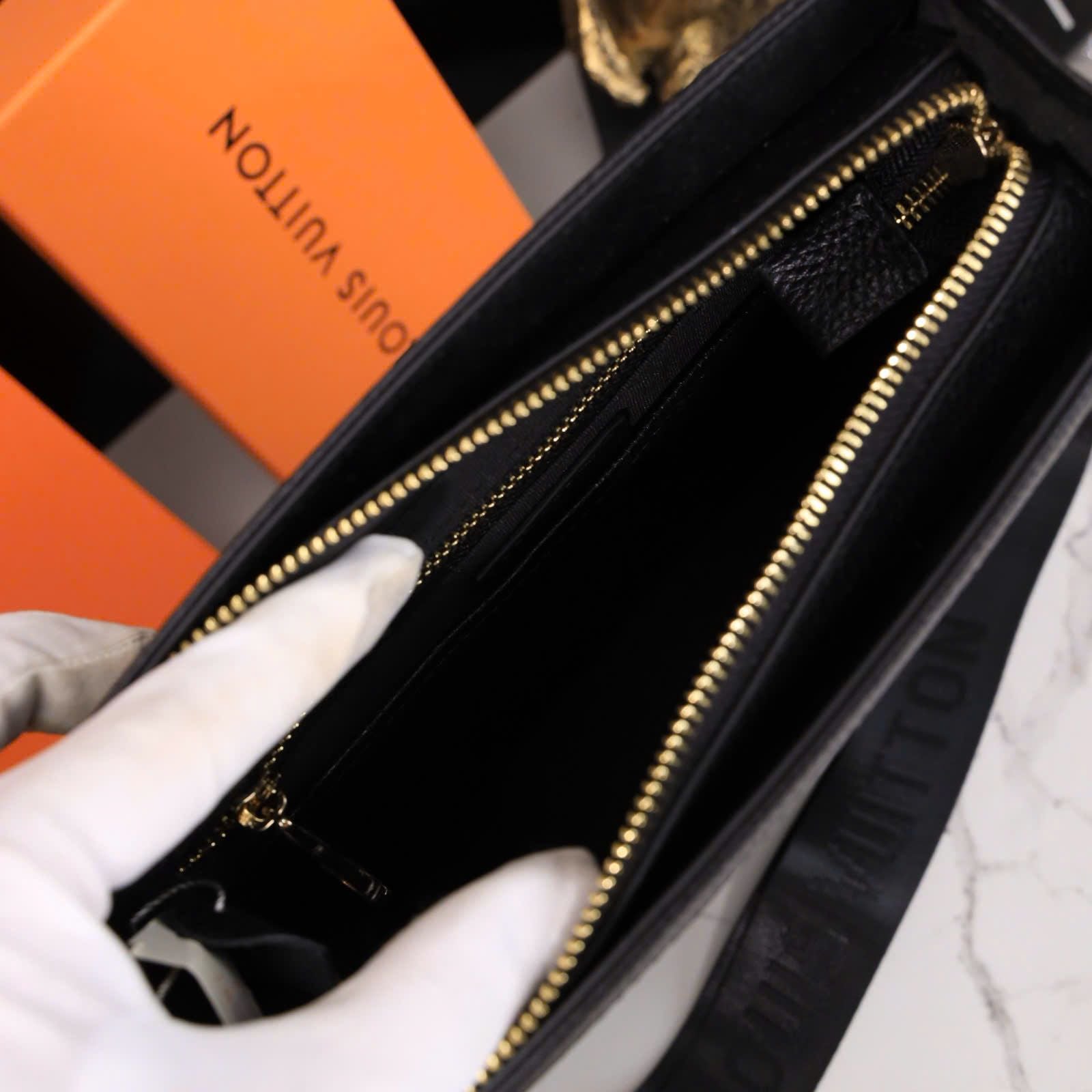 TĐC16 Túi Đeo Chéo Nam Louis Vuitton