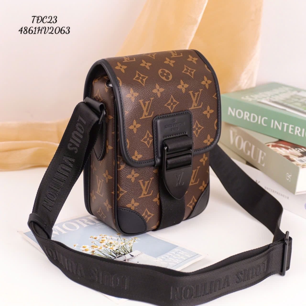 TĐC23 Túi Đeo Chéo Nam Louis Vuitton