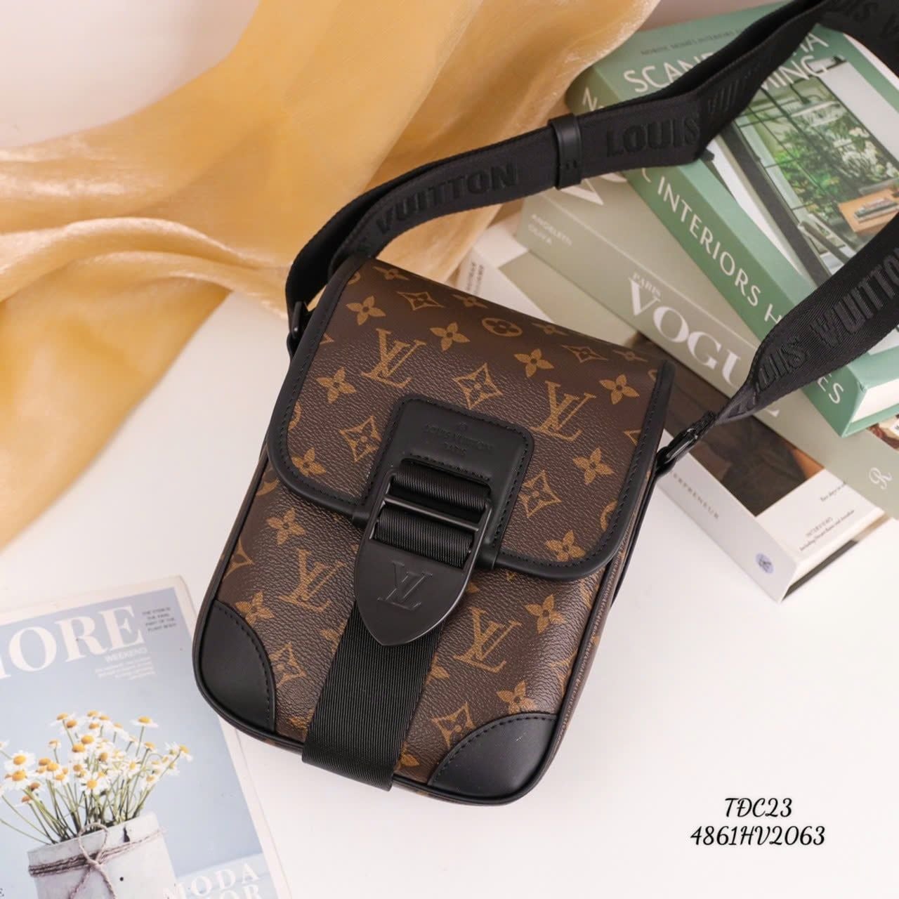 TĐC23 Túi Đeo Chéo Nam Louis Vuitton