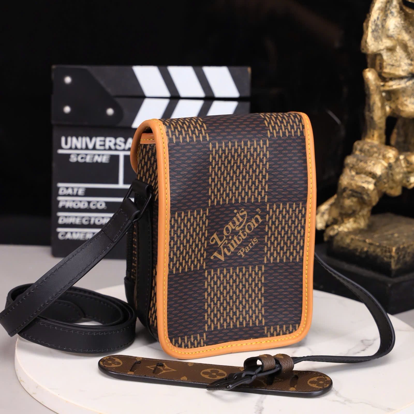 TĐC54 Túi Đeo Chéo Nam Louis Vuitton