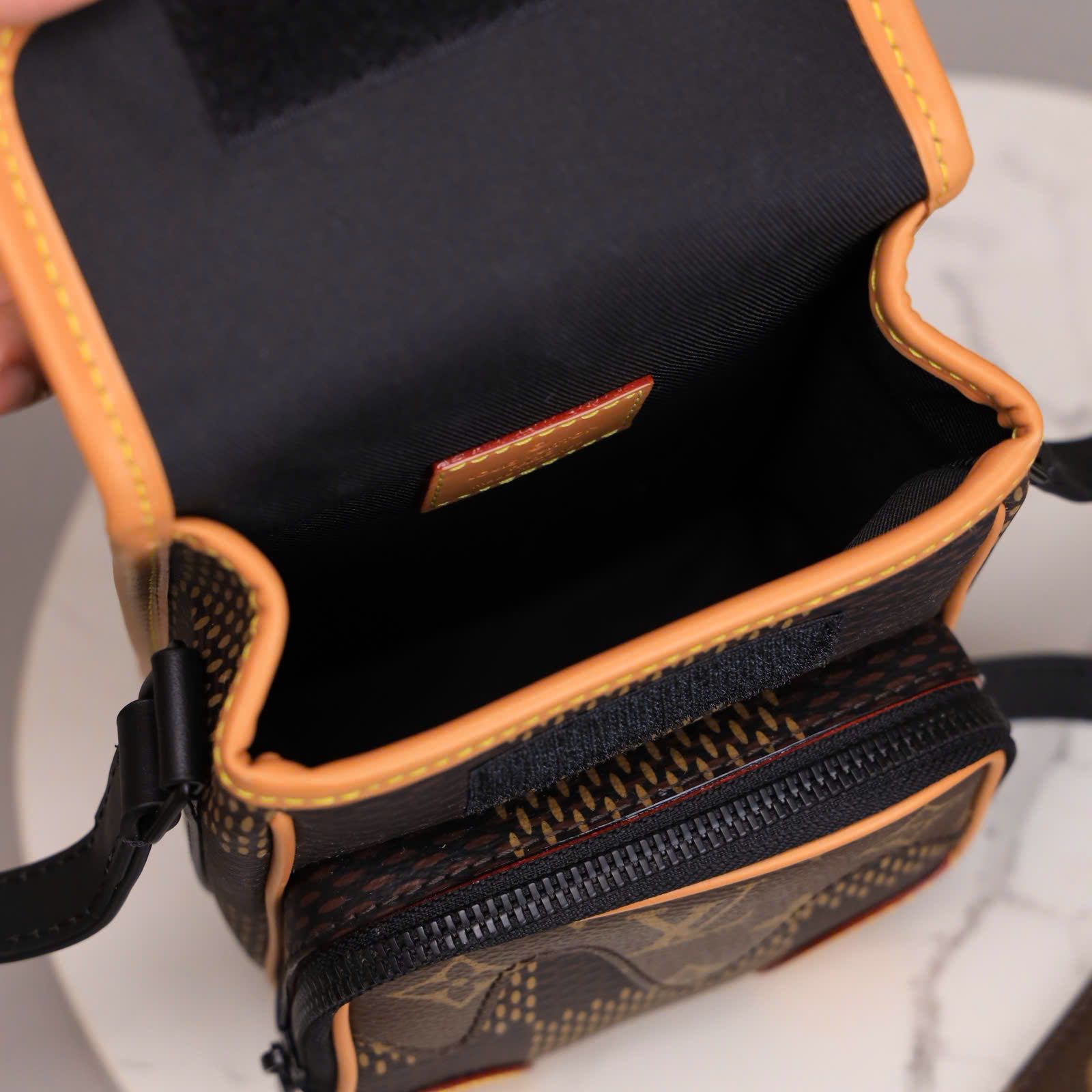 TĐC54 Túi Đeo Chéo Nam Louis Vuitton