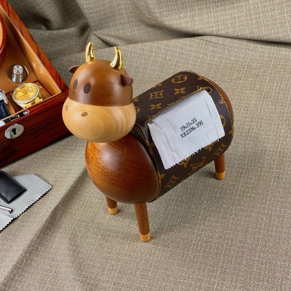 Đựng giấy vệ sinh bên trong. Đồ deco trang trí bàn ăn