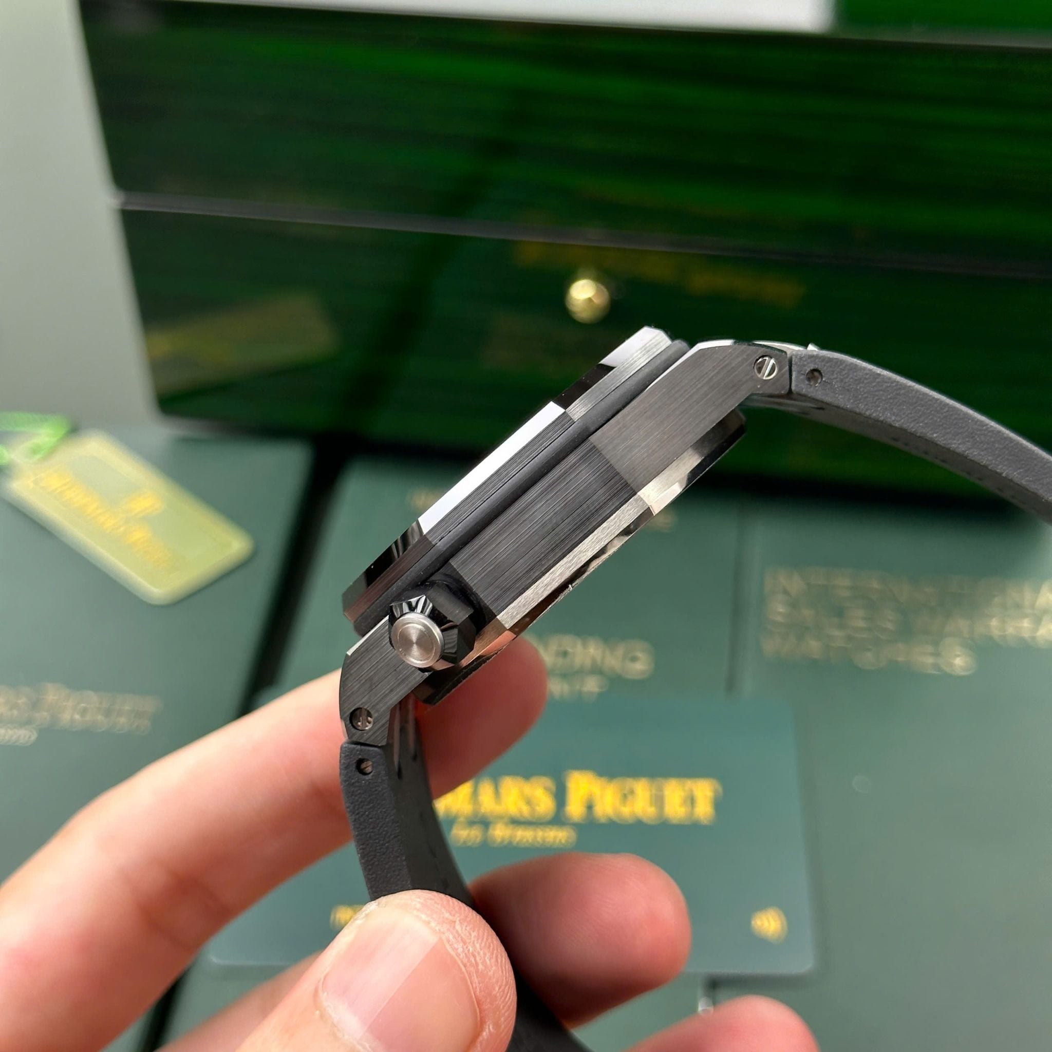 ĐỒNG HỒ AUDEMARS PIGUET ROYAL OAK OFFSHORE DIVER 15707CE VỎ GỐM MẶT ĐEN 1:1 42MM