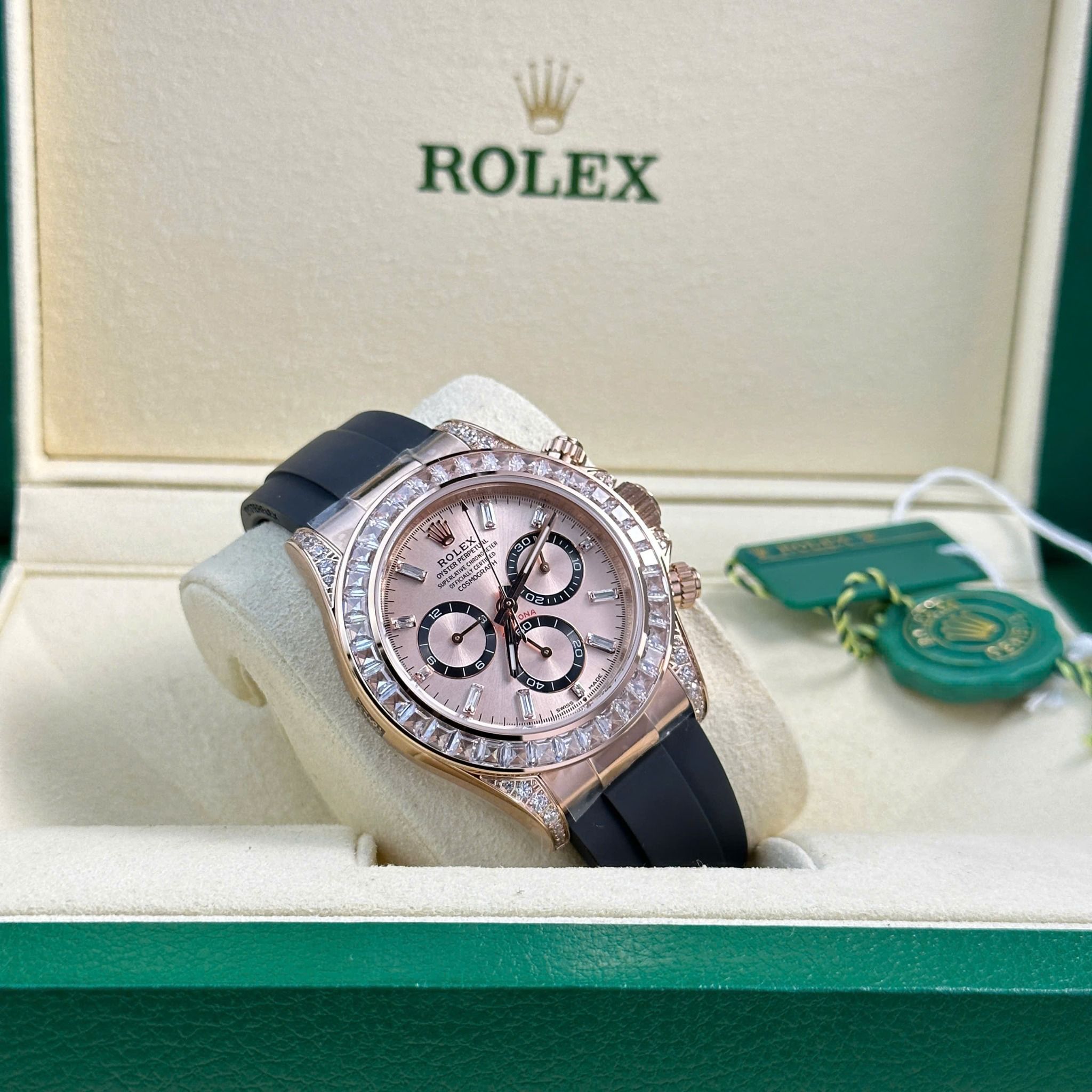 Rolex Daytona 126535TBR-0002 Mặt Số Hồng Sundust Chế Tác Đá CZ Dây Cao Su Replica 1:1 40mm