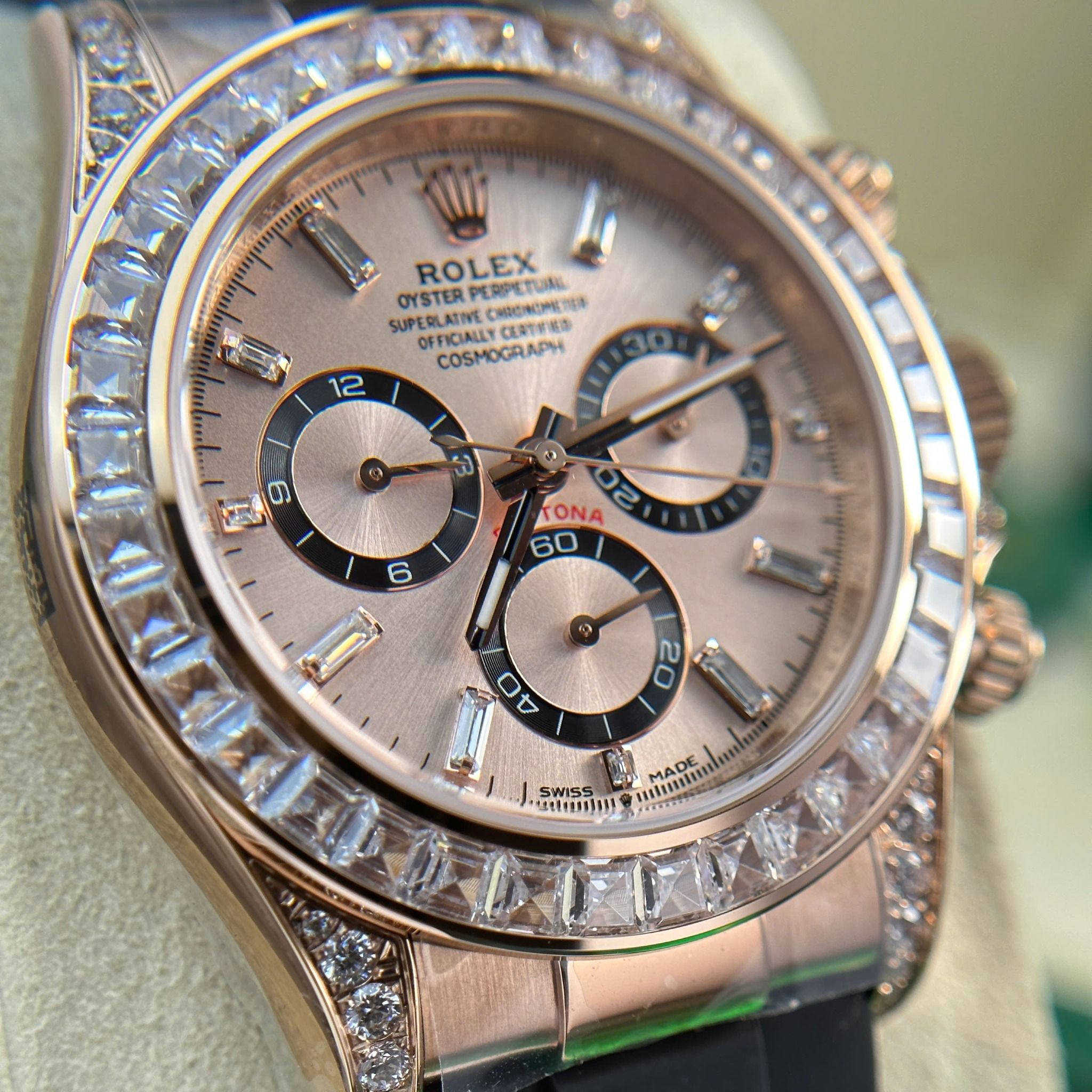 Rolex Daytona 126535TBR-0002 Mặt Số Hồng Sundust Chế Tác Đá CZ Dây Cao Su Replica 1:1 40mm