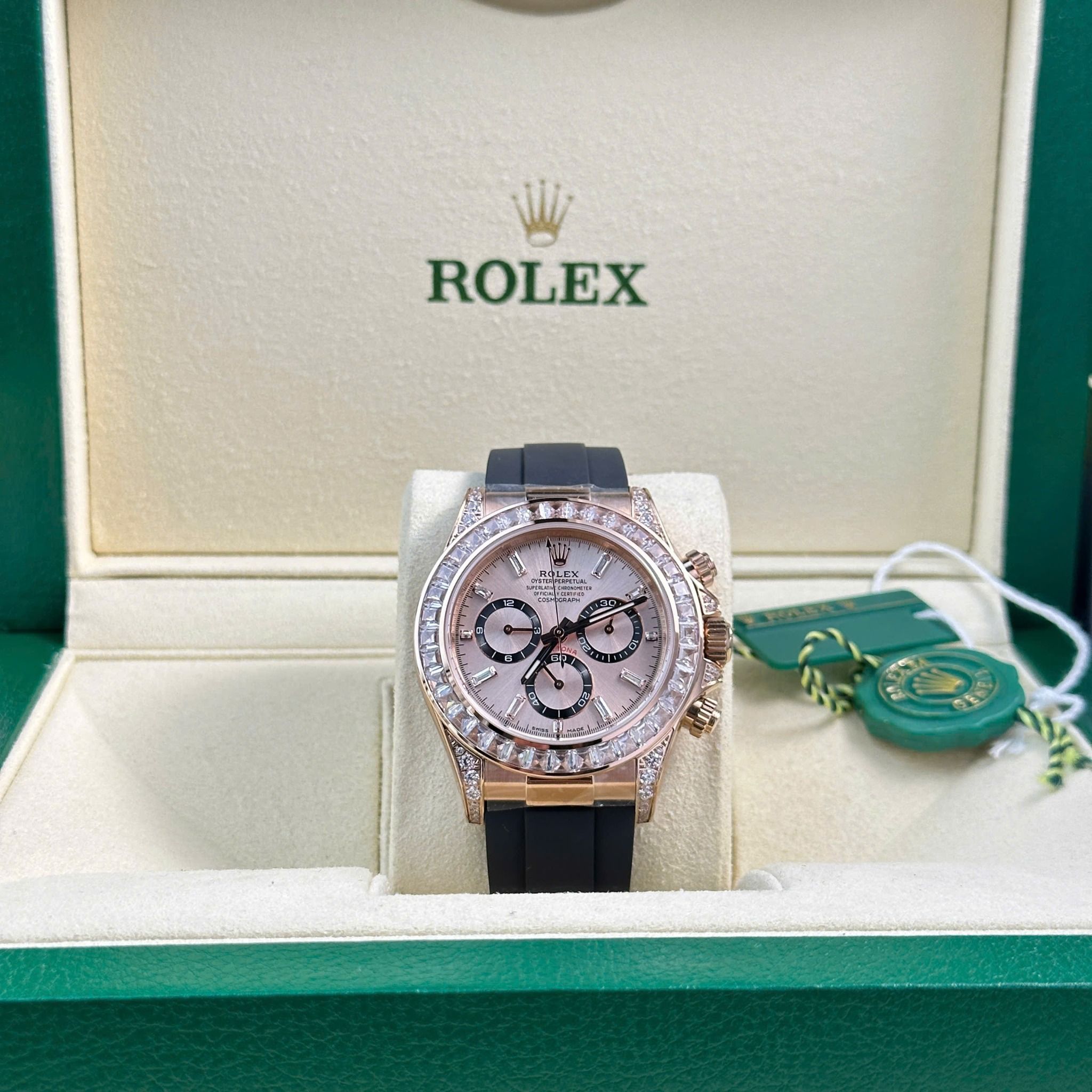 Rolex Daytona 126535TBR-0002 Mặt Số Hồng Sundust Chế Tác Đá CZ Dây Cao Su Replica 1:1 40mm