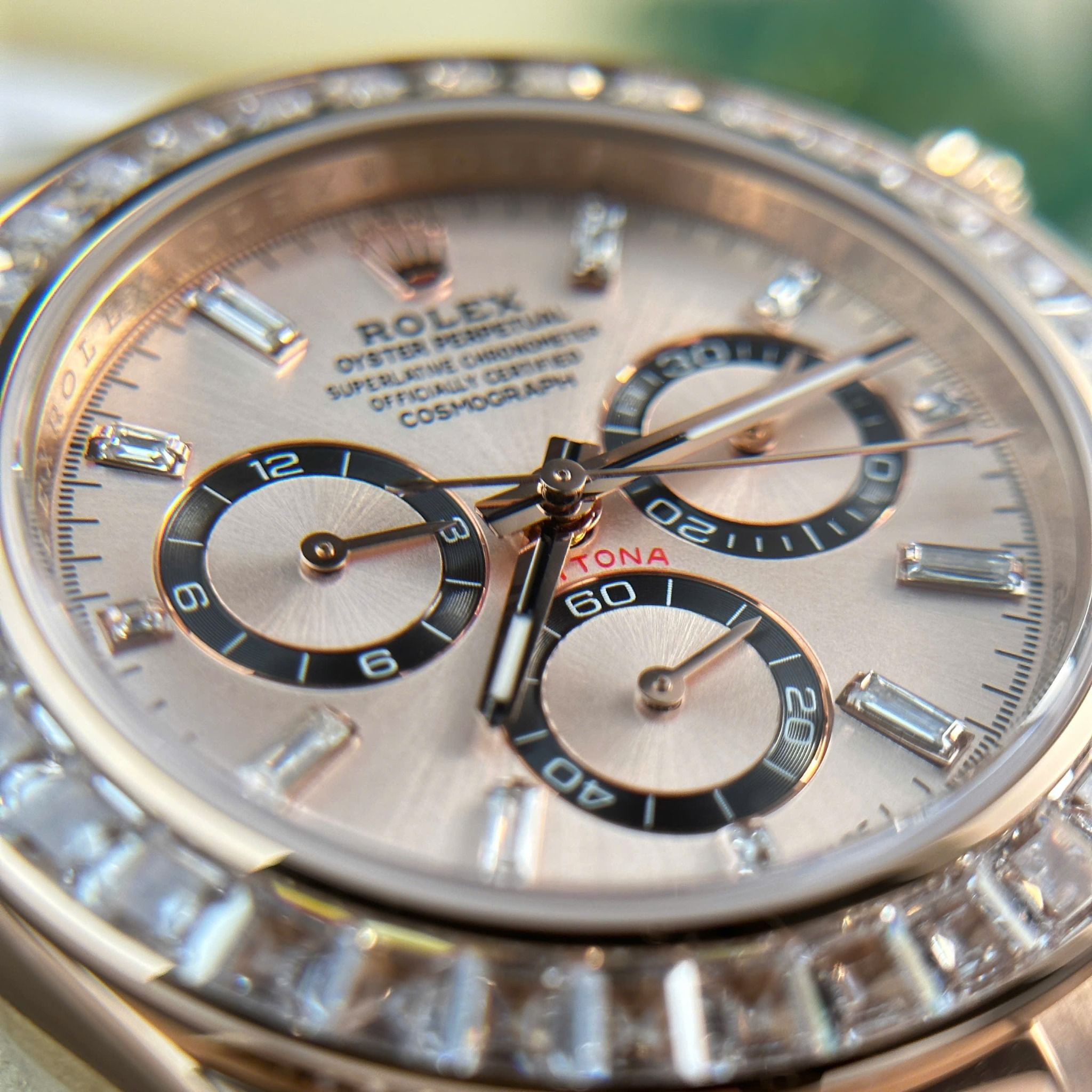 Rolex Daytona 126535TBR-0002 Mặt Số Hồng Sundust Chế Tác Đá CZ Dây Cao Su Replica 1:1 40mm