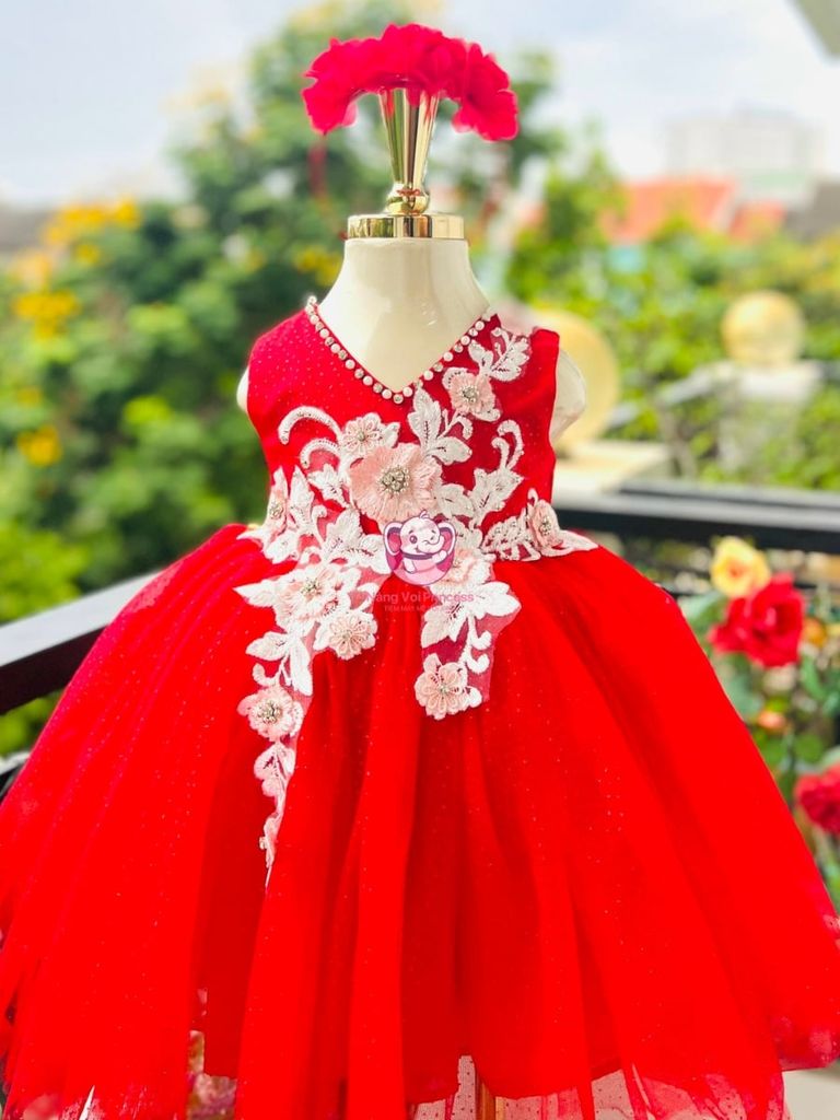 Váy công chúa thiết kế cổ tim, đính hoa, cho bé từ 7kg tới 35kg