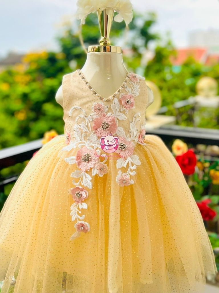 Váy công chúa thiết kế cổ tim, đính hoa, cho bé từ 7kg tới 35kg