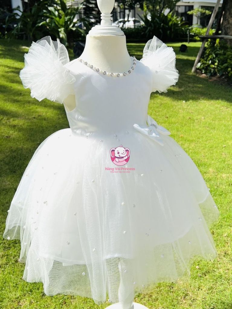 Váy công chúa cổ đính ngọc