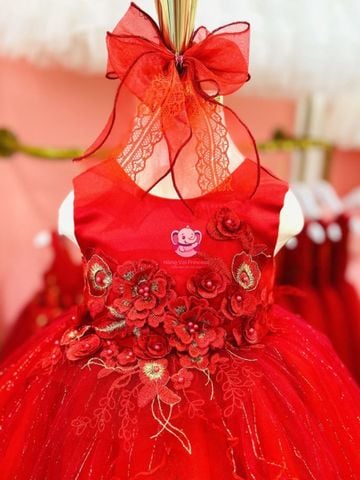 Váy công chúa xẻ tà