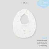 Yếm tròn màu trắng in hoạ tiết quả đào Nous NB2S25-AY1-F01-OW-FS