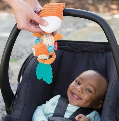 Đồ chơi treo kèm gặm nướu hình chú cáo cam Jittery Infantino