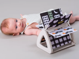 Sách vải xoay hỗ trợ tập lẫy bản đen trắng - Black & White Spinning Book Taf Toys
