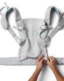 Địu trợ lực 4 tư thế vải siêu thoáng khí Flip 4in1 Light & Airy Convertible Carrier Infantino