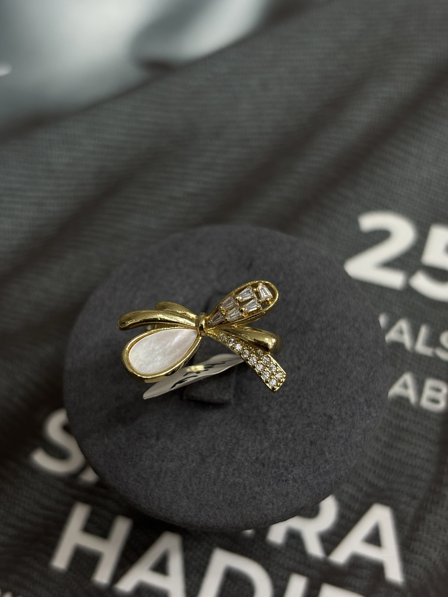 Q76 - PKH - 007M104 - gold