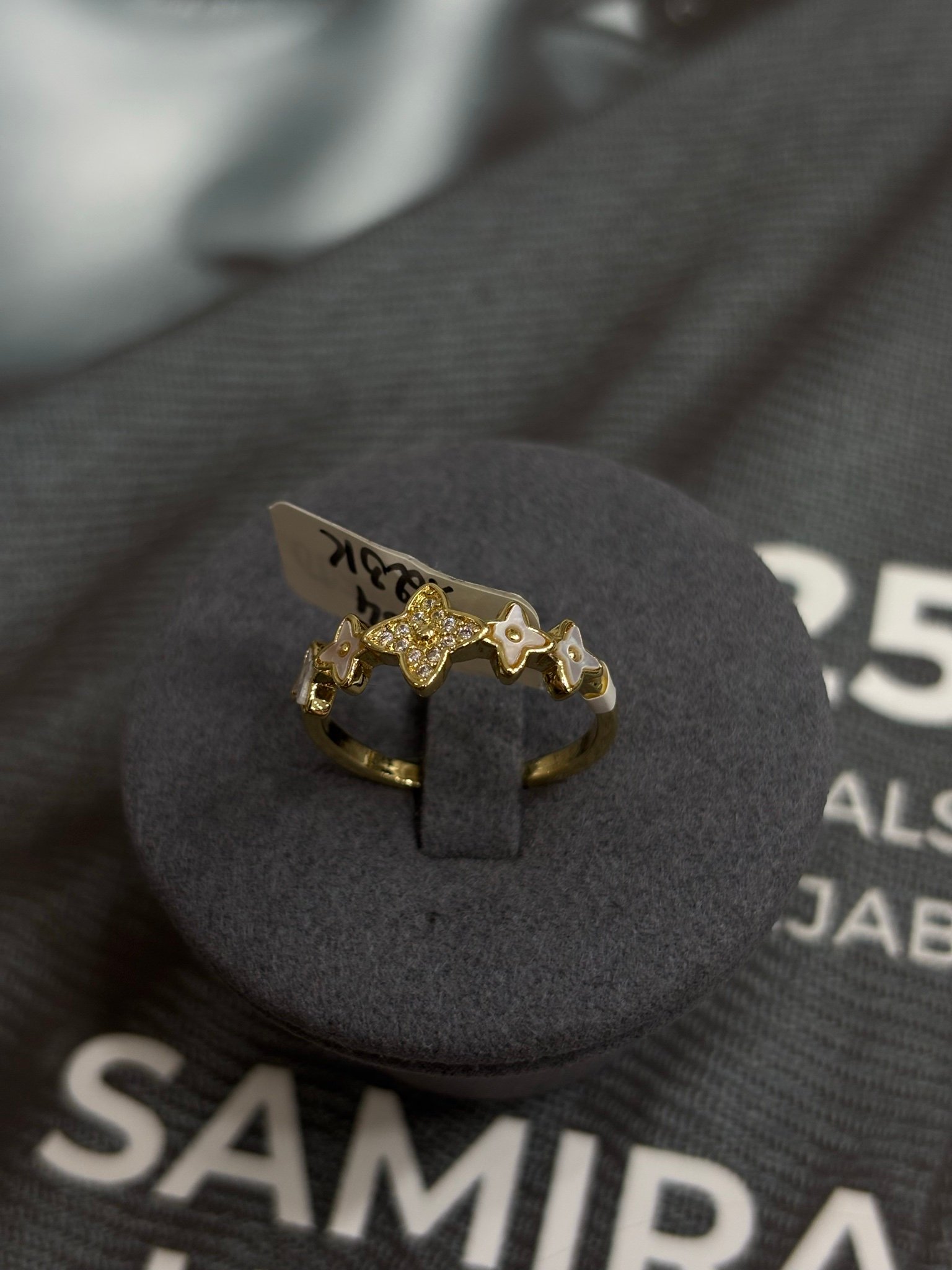Q54 - PKH - 007M122 - gold
