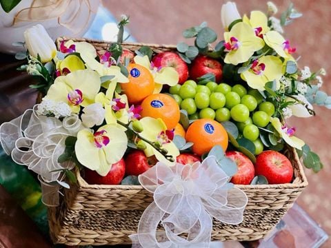 Giỏ hoa kèm quả - Sự kết hợp hoàn hảo cho mọi dịp
