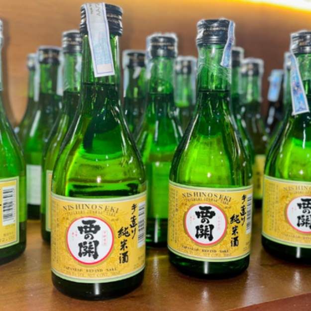 Hộp quà đôi Anh Đào Sake Nishino Seki Junmaishu 300ml 15%